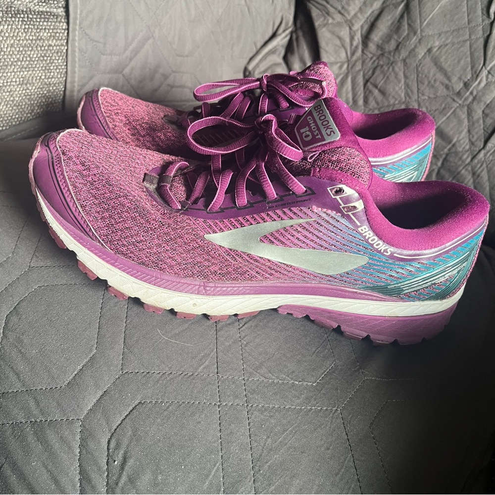 Brooks Women’s maroon Ghost 10 Sneakers